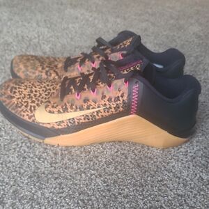 Nike Women's Leopard-Print Training Shoes - Gold/Black/Pink